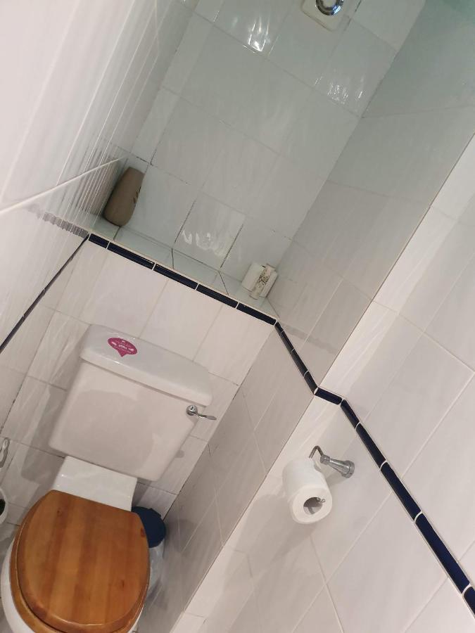 هوليهيد The Hut Wales - A Sea Front Inn المظهر الخارجي الصورة