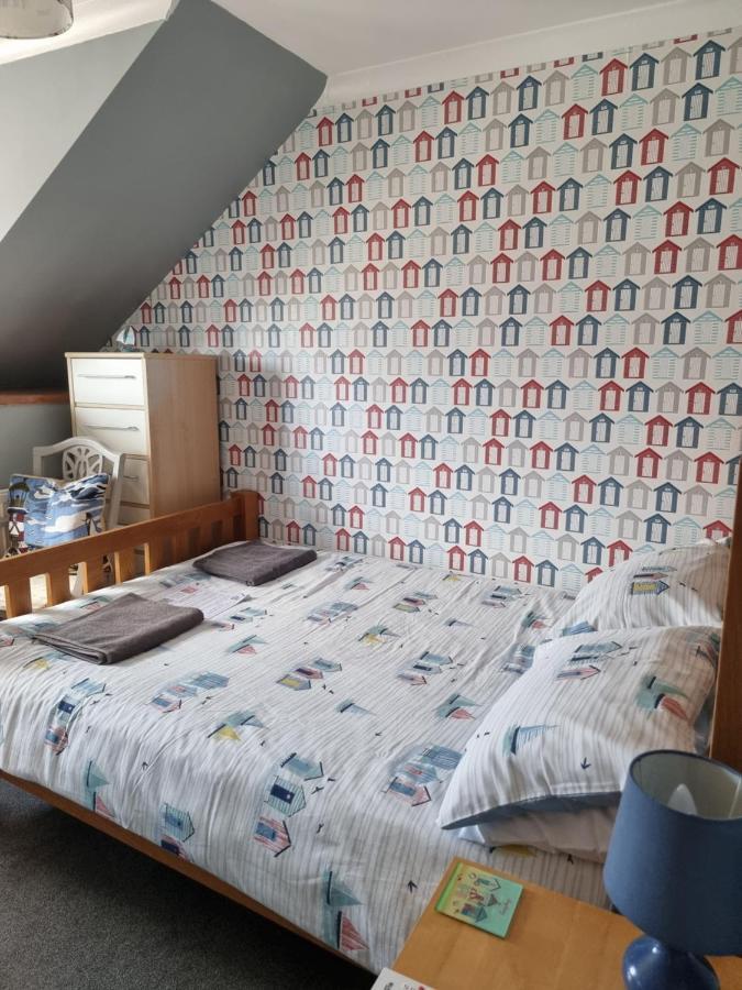 هوليهيد The Hut Wales - A Sea Front Inn المظهر الخارجي الصورة